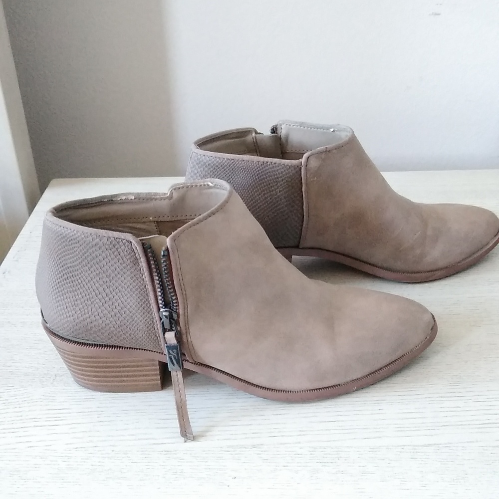 Vera Wang Boots